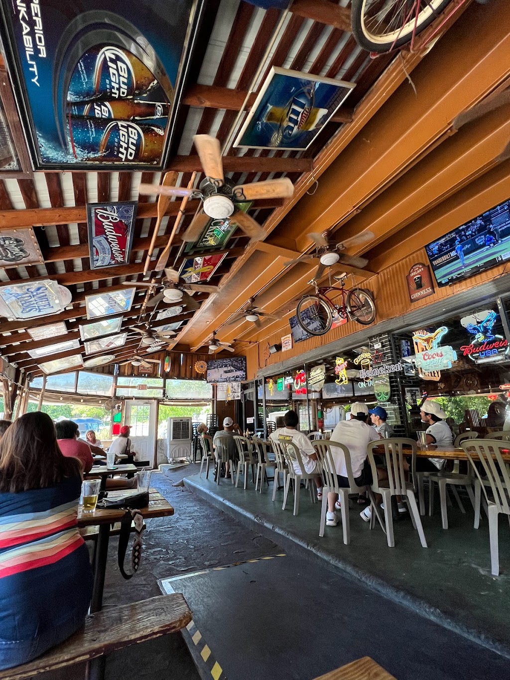 Crown & Anchor Pub | restaurant | 2911 San Jacinto Blvd, Austin, TX 78705, USA | 5123229168 OR +1 512-322-9168