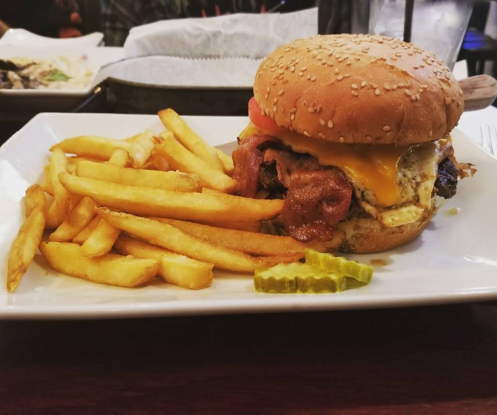 Hanks Tavern | restaurant | 2536 Henry St, Muskegon, MI 49441, USA | 2317606440 OR +1 231-760-6440