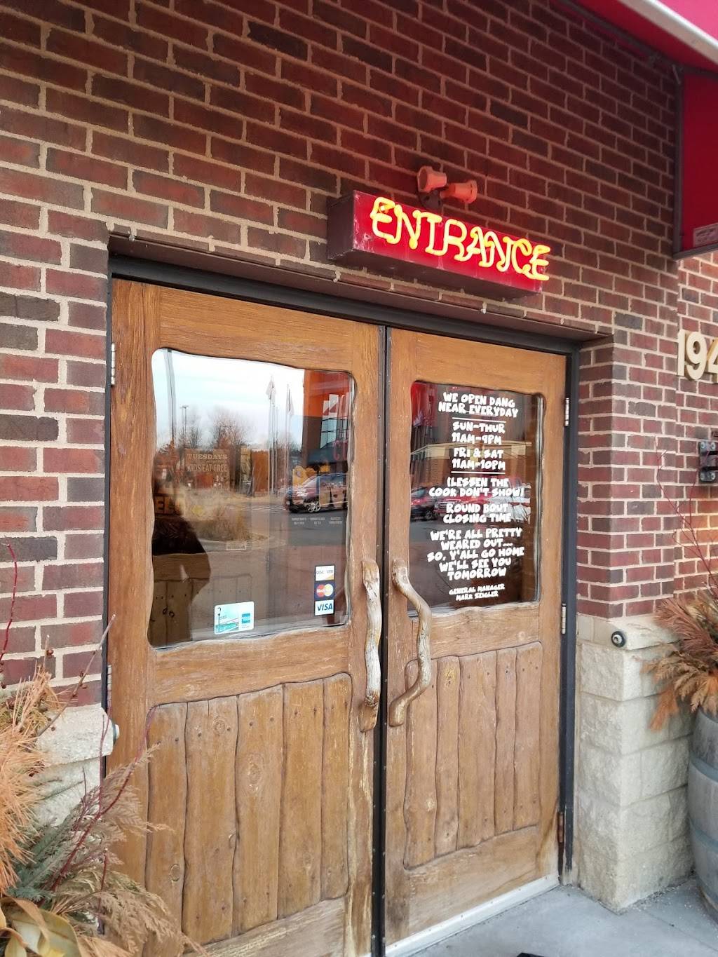 Famous Daves Bar-B-Que | restaurant | 1940 Donegal Dr, Woodbury, MN 55125, USA | 6515011900 OR +1 651-501-1900