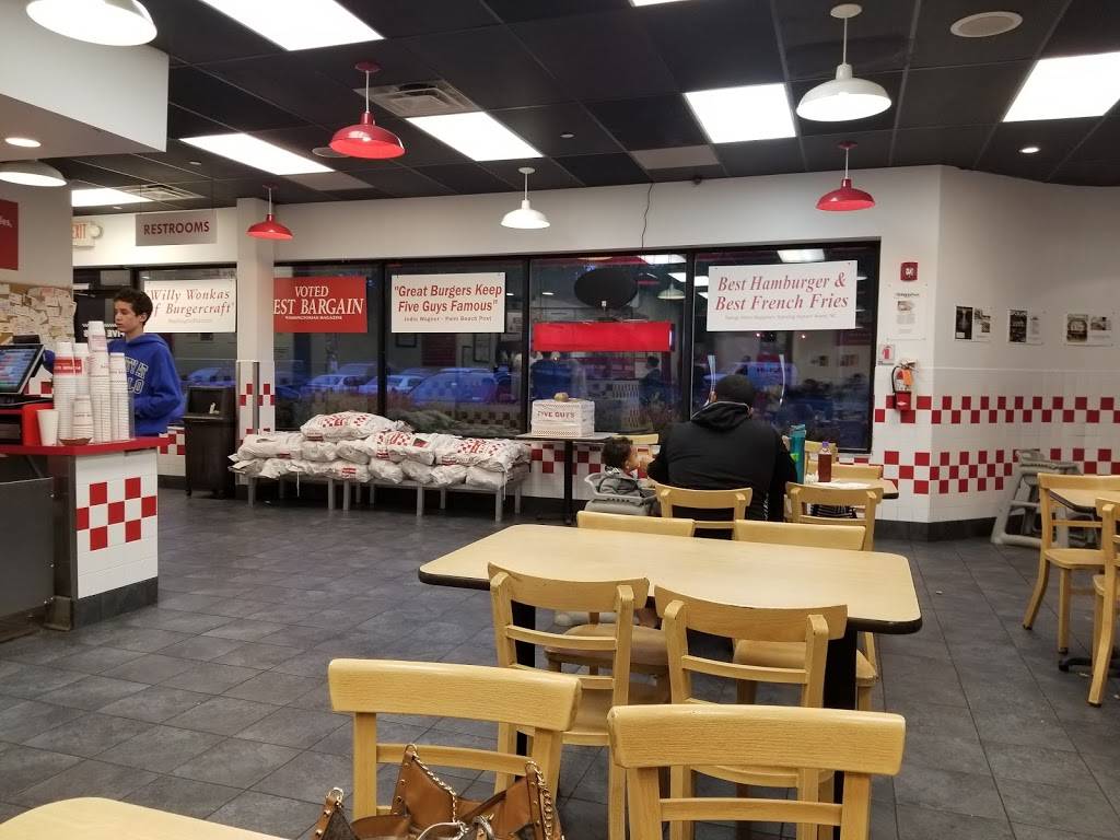 Five Guys | meal takeaway | 601 Veterans Memorial Hwy, Hauppauge, NY 11788, USA | 6312650335 OR +1 631-265-0335