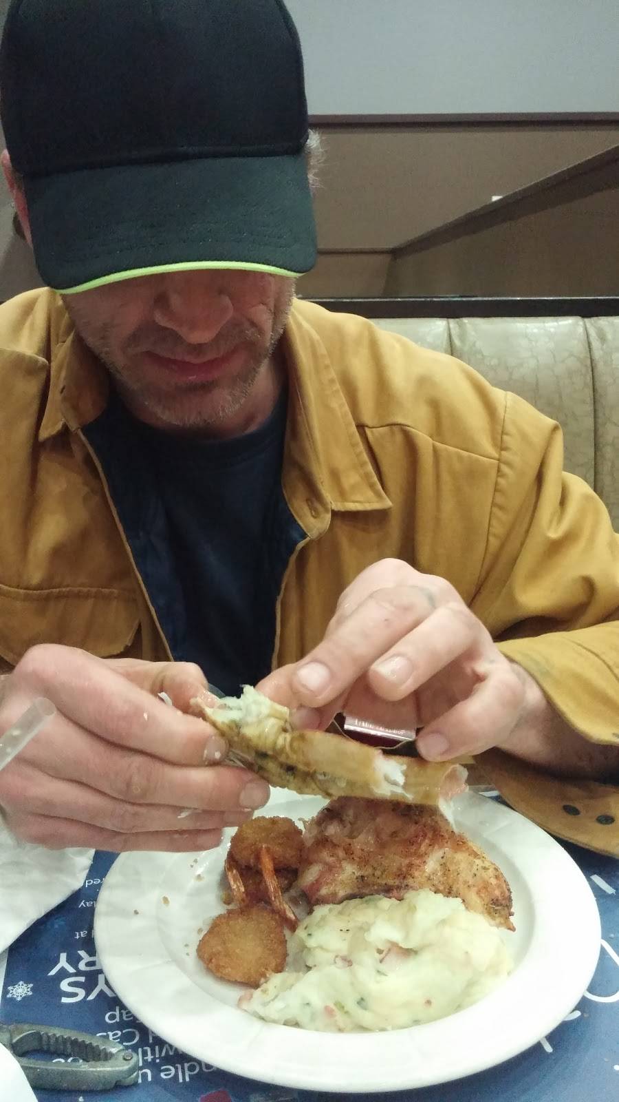 Edgewater Grille | restaurant | 3001 Winegard Dr, Burlington, IA 52601, USA | 3197532946 OR +1 319-753-2946