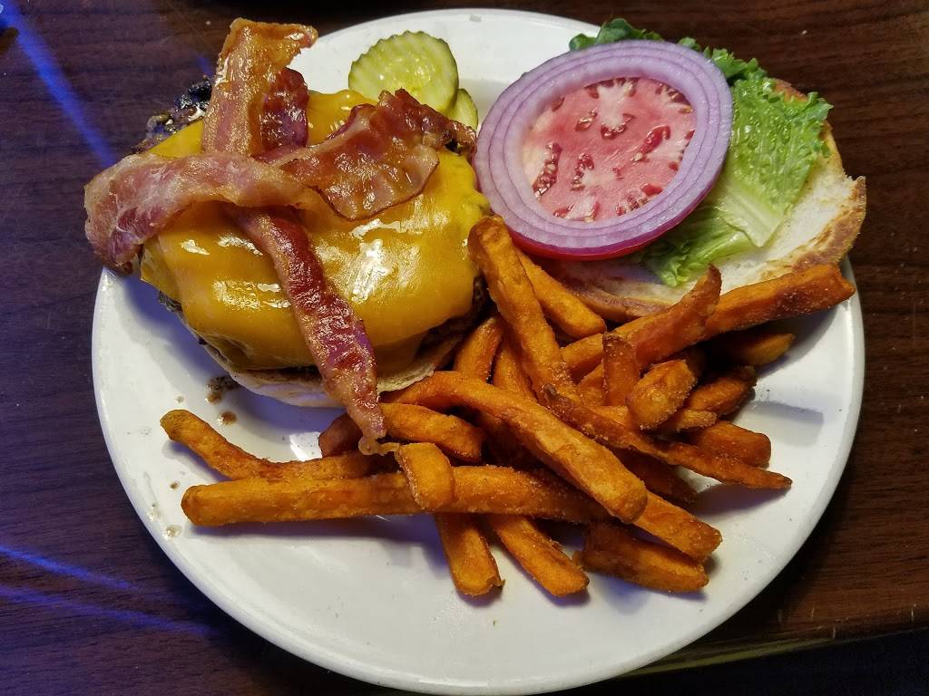 Gustons Grille | restaurant | 12195 GA-92 #156, Woodstock, GA 30188, USA | 7704856565 OR +1 770-485-6565