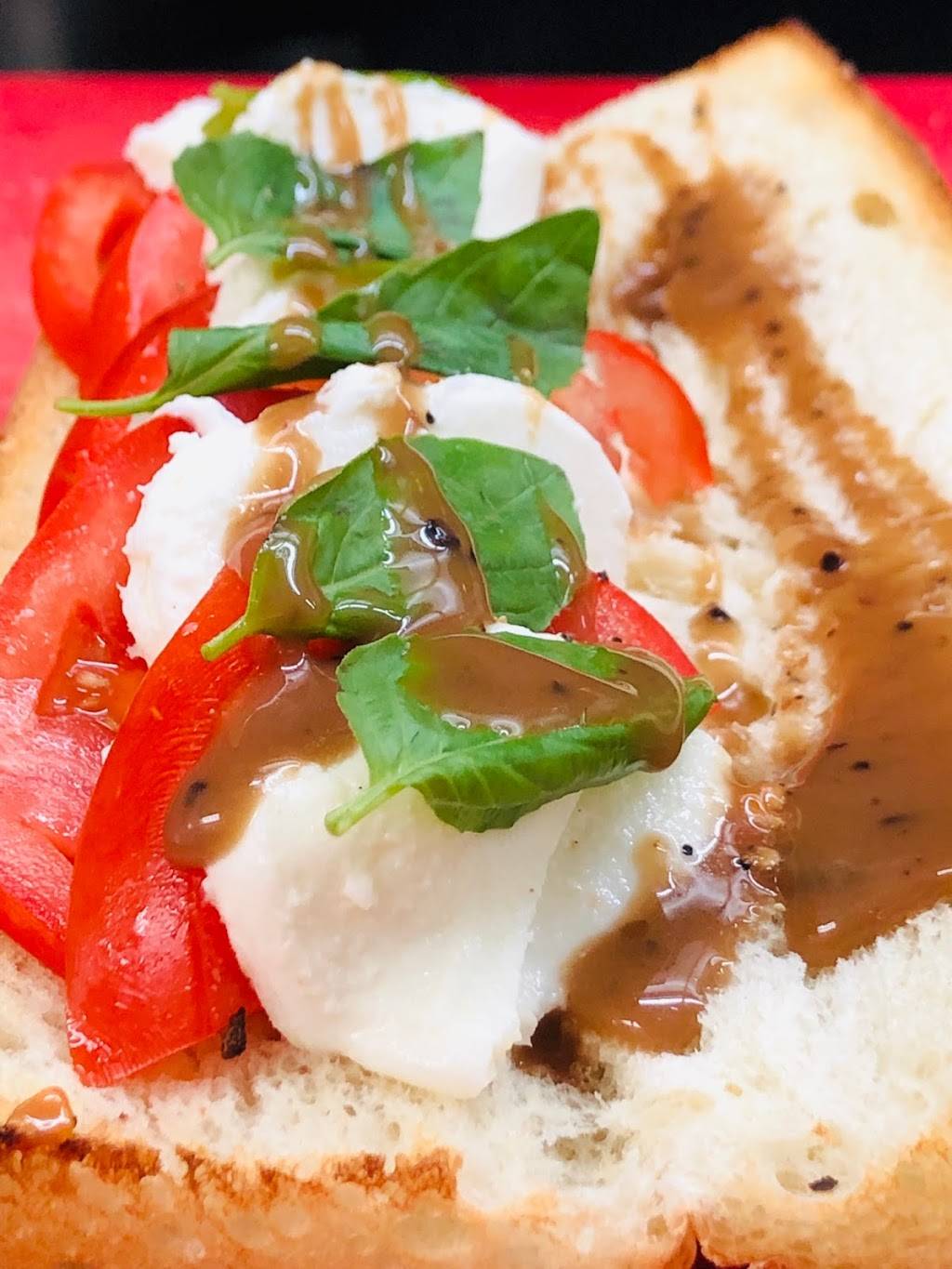 Chickys Grill and Pizza | restaurant | 19 Cedar Heights Rd, Stamford, CT 06905, USA | 2039688166 OR +1 203-968-8166