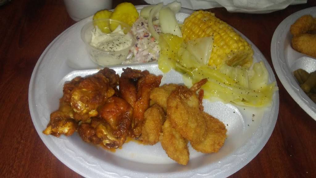 Wrays Fins & Feathers Restaurant | restaurant | 7059 Depot St, Olive Branch, MS 38654, USA | 6628959729 OR +1 662-895-9729