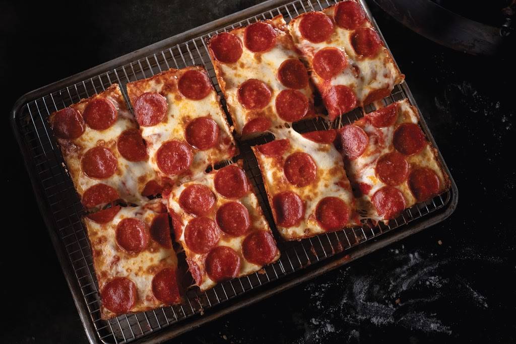 Jets Pizza | meal delivery | 13724 E Quincy Ave, Aurora, CO 80015, USA | 7209906000 OR +1 720-990-6000