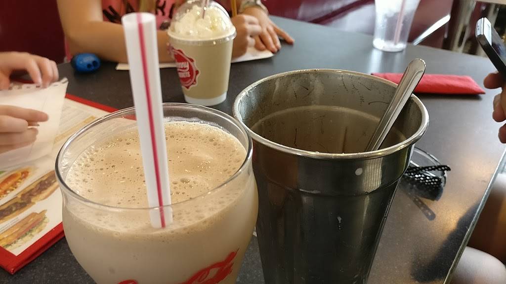 Johnny Rockets | restaurant | 1000 Chapel View Blvd #100, Cranston, RI 02920, USA | 4012287833 OR +1 401-228-7833