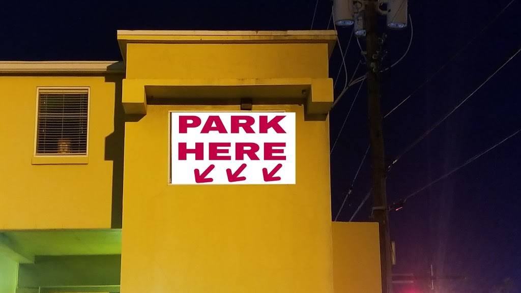 Molly Browns | night club | 542 Seabreeze Blvd, Daytona Beach, FL 32118, USA | 3862555966 OR +1 386-255-5966