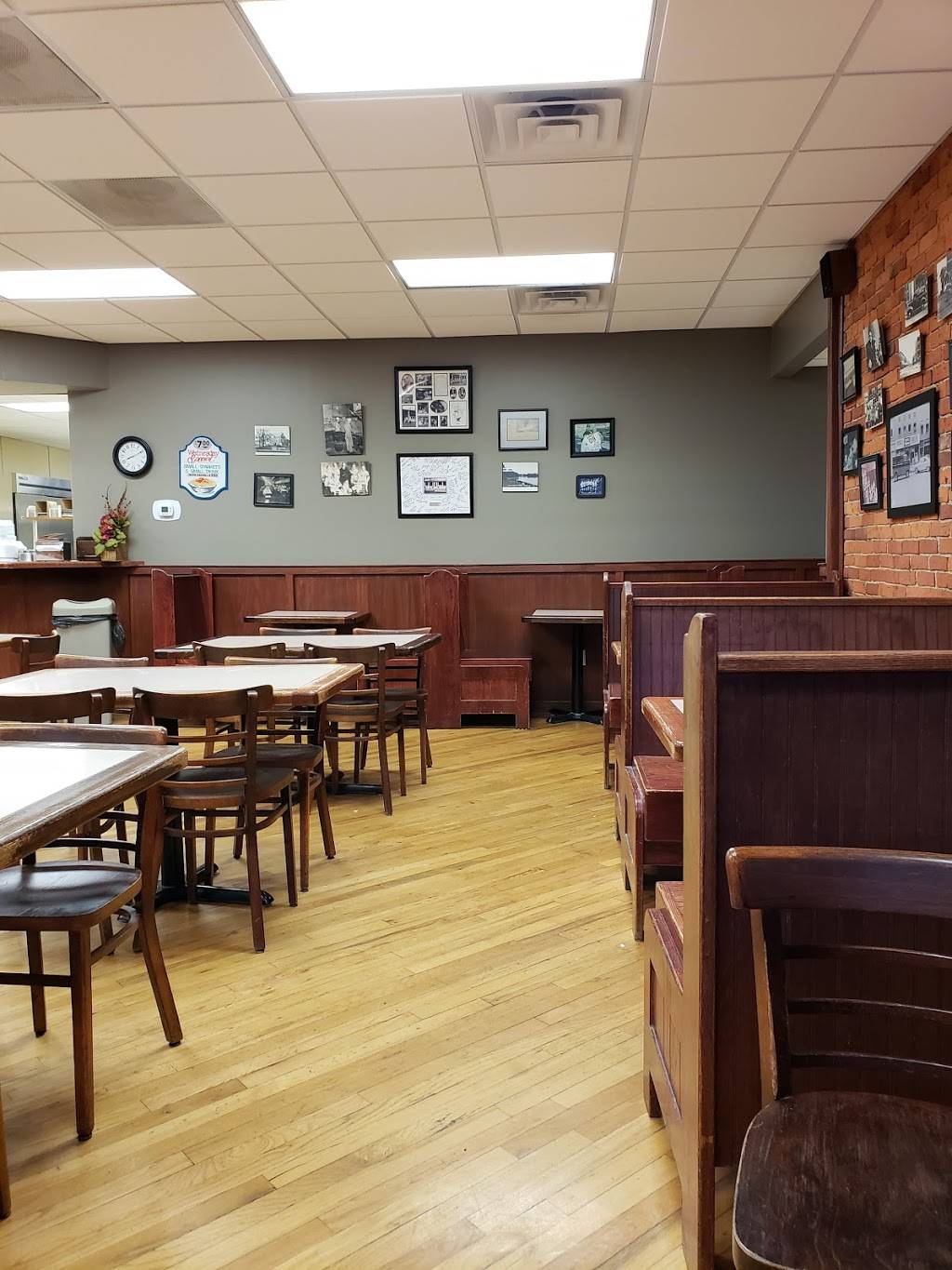 Corleones Italian Restaurant | meal takeaway | 110 Liberty St, Morris, IL 60450, USA | 8159426965 OR +1 815-942-6965