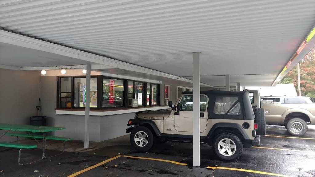 Eddiess Drive In West | restaurant | 5036 Paw Paw Lake Rd, Coloma, MI 49038, USA | 2694682345 OR +1 269-468-2345