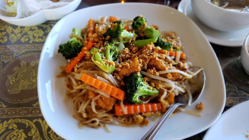 Siam Square Fine Thai Cuisine | restaurant | 238 E Main Rd, Middletown, RI 02842, USA | 4018517988 OR +1 401-851-7988