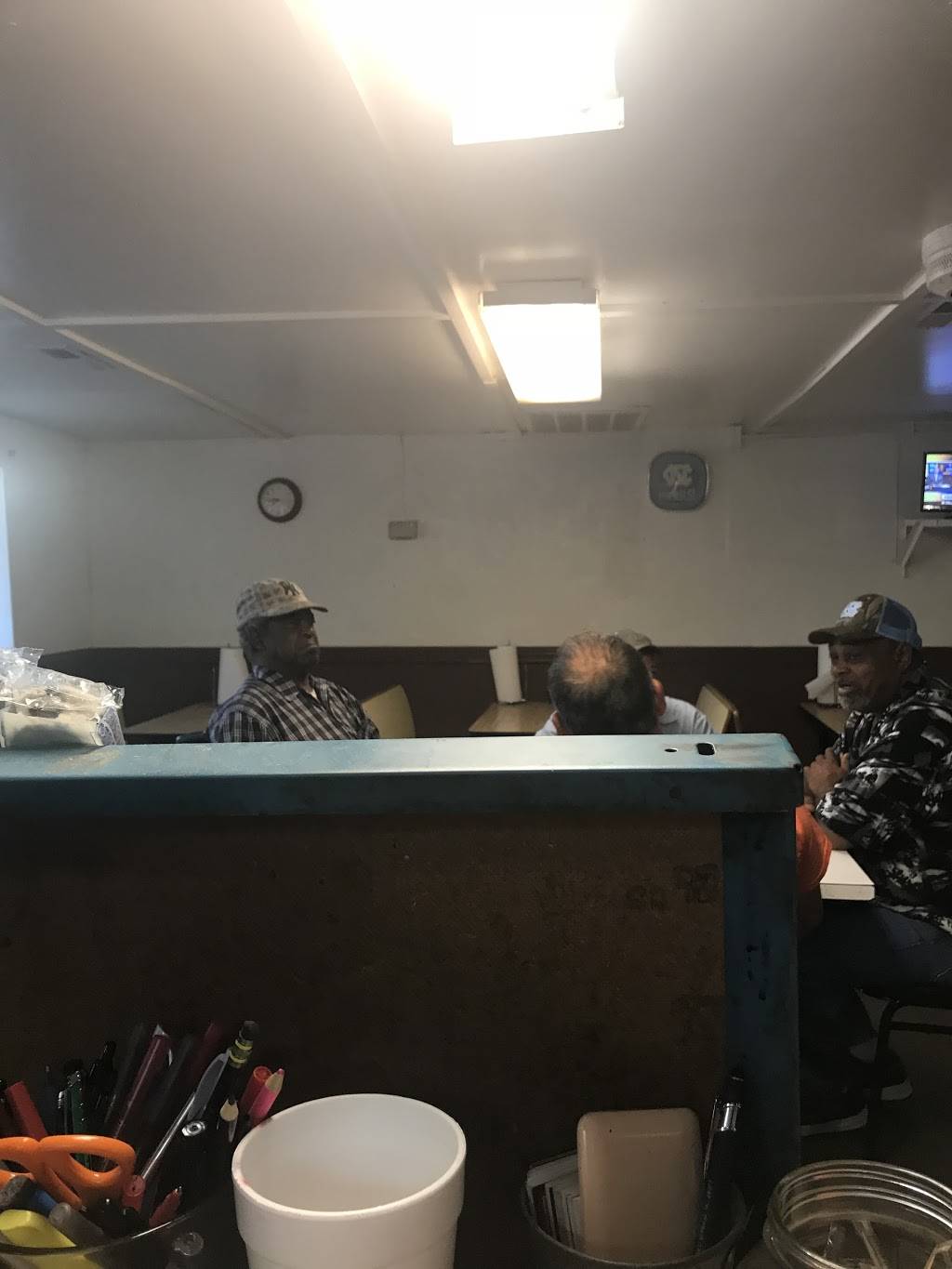 E&H Barbeque Hut | restaurant | 171 Morgan J Rd, Shannon, NC 28386, USA | 9108433321 OR +1 910-843-3321