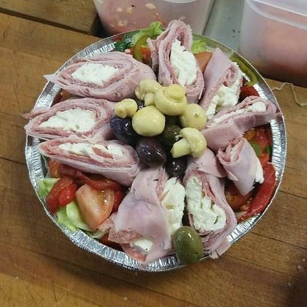 Giovannis Salumeria | restaurant | 666 Broadway, Bayonne, NJ 07002, USA | 2014712405 OR +1 201-471-2405