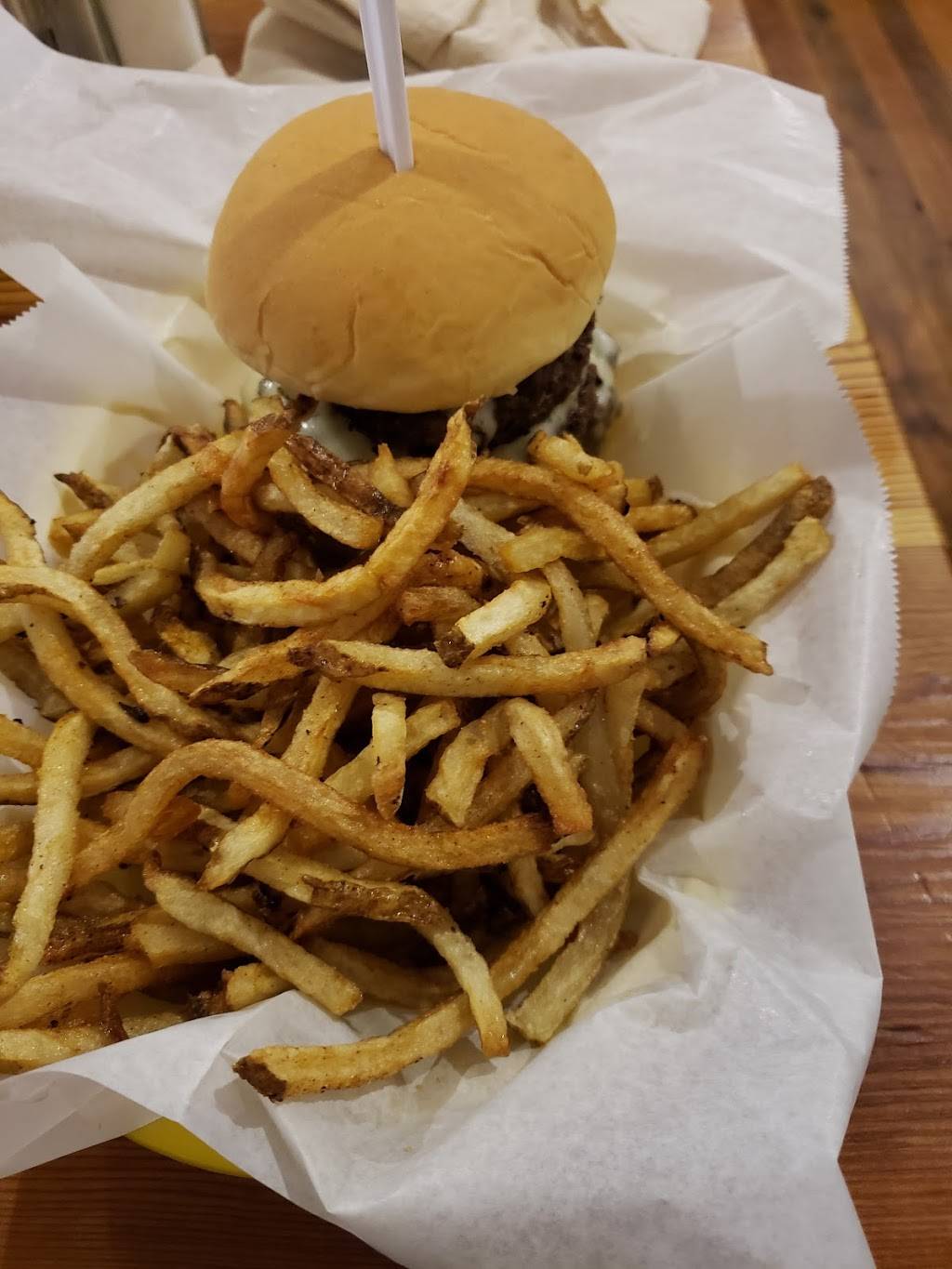 Wise Guys Burgers & More | restaurant | 118 E Main St, Orange, VA 22960, USA | 5406619794 OR +1 540-661-9794