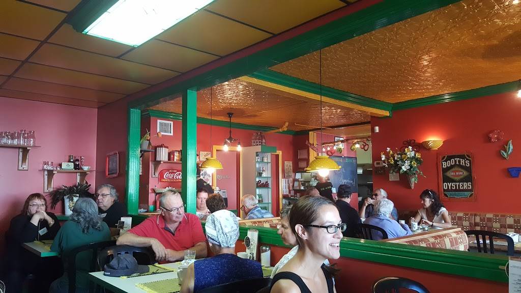 Binnerie Du Carre | restaurant | 8 Rue du Carmel, Danville, QC J0A 1A0, Canada | 8198393775 OR +1 819-839-3775