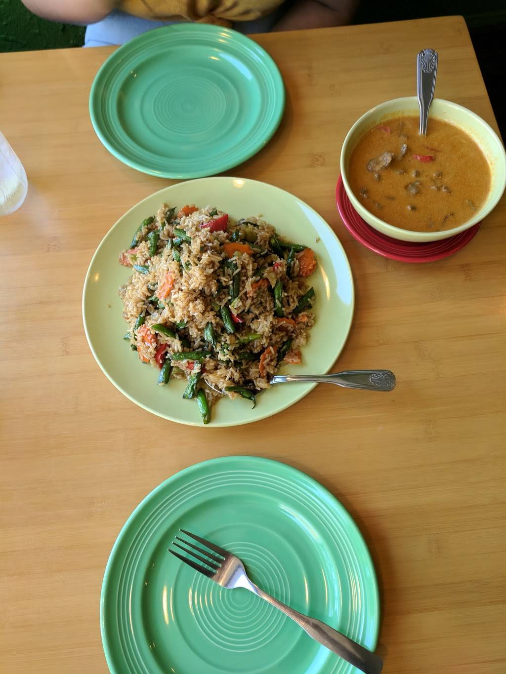 Coconut Thai Cuisine | restaurant | 18594 Ventura Blvd, Tarzana, CA 91356, USA | 8189389448 OR +1 818-938-9448