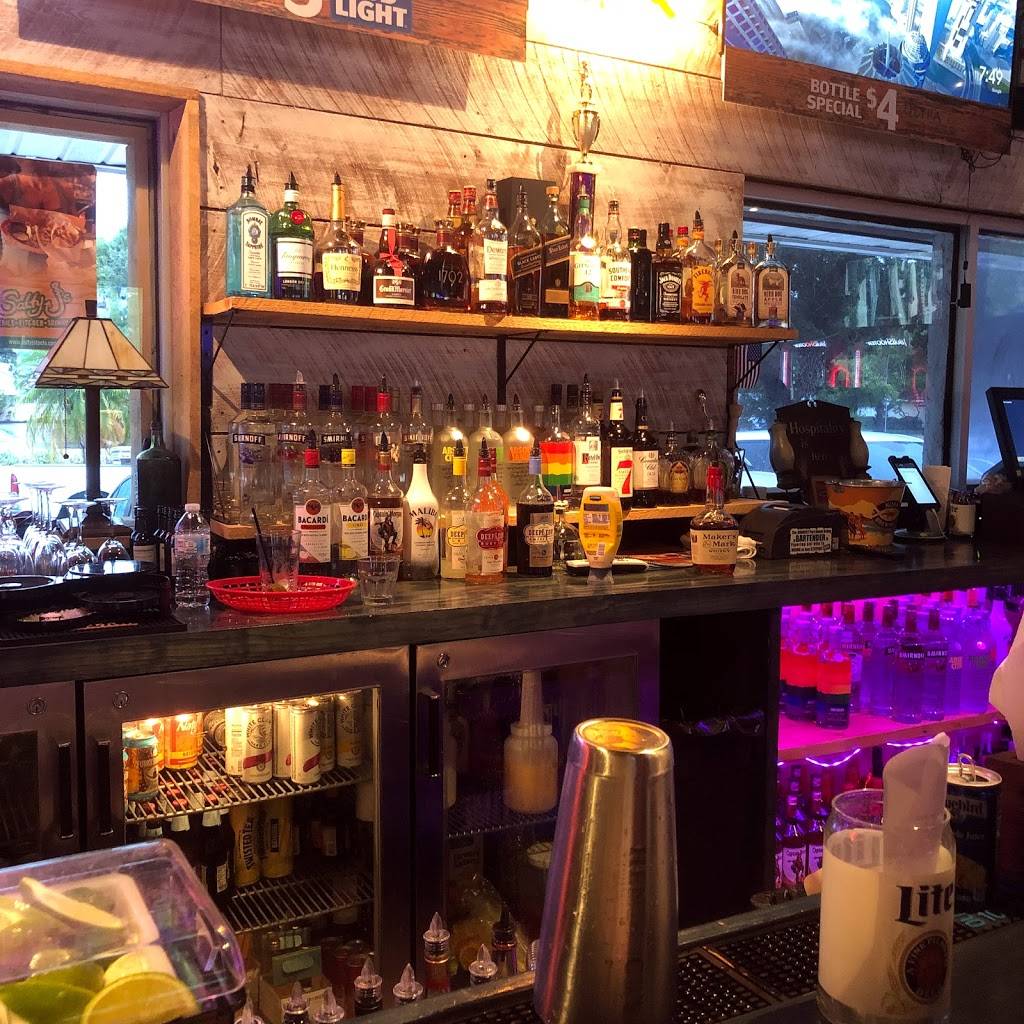 Salty Js | restaurant | 5625 4th St N, St. Petersburg, FL 33703, USA | 7274858978 OR +1 727-485-8978