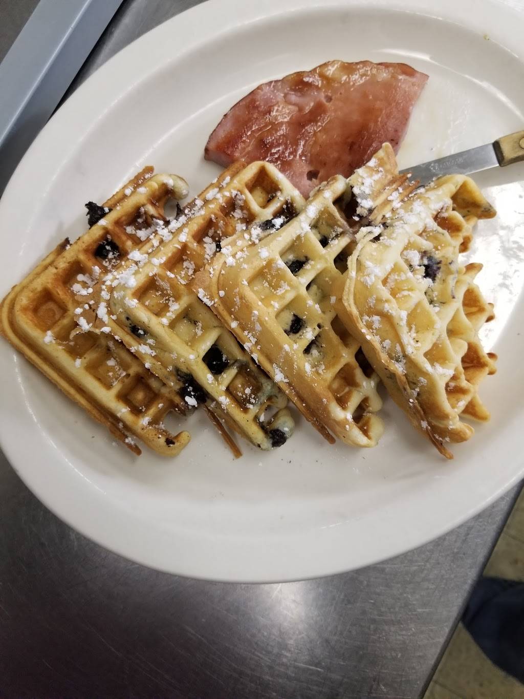 The Gravy Train Family Restaurant | restaurant | 104 E Walnut St, North Freedom, WI 53951, USA | 6085224485 OR +1 608-522-4485