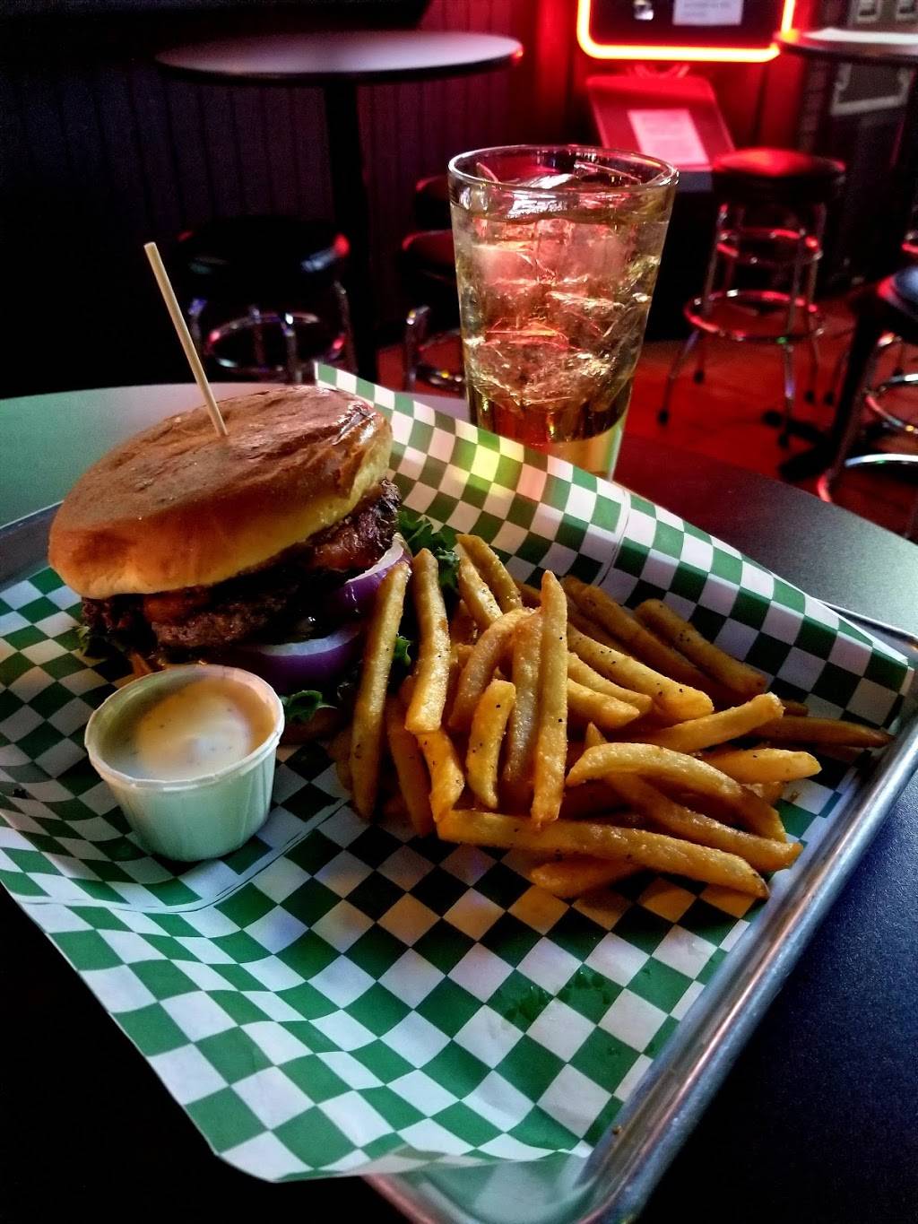 Three Pints Pub | night club | 10710 Gateway N Blvd a1, El Paso, TX 79924, USA | 9158222016 OR +1 915-822-2016