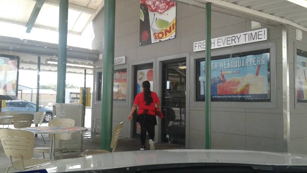 Sonic Drive-In | restaurant | 717 E Travis St, La Grange, TX 78945, USA | 9799686421 OR +1 979-968-6421