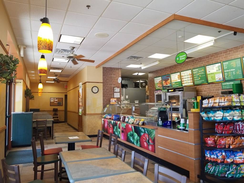 Subway | restaurant | 948 Center Ave, Oostburg, WI 53070, USA | 9205646037 OR +1 920-564-6037