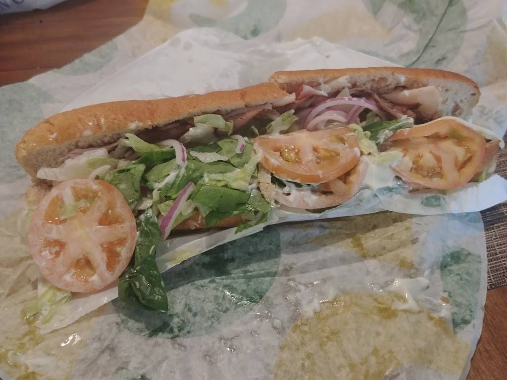 Subway | meal takeaway | 11932 S Strang Line Rd, Olathe, KS 66062, USA | 9137687999 OR +1 913-768-7999