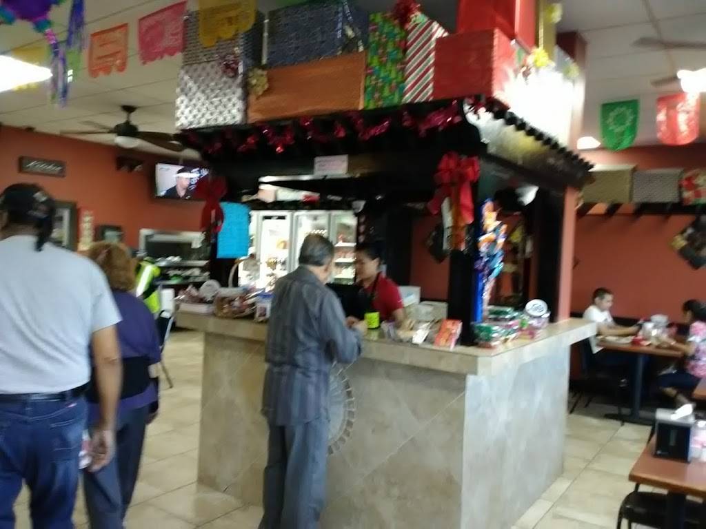 La Sandia Mexican Restaurant | restaurant | 106 New Callaghan Rd, San Antonio, TX 78227, USA | 2104323400 OR +1 210-432-3400