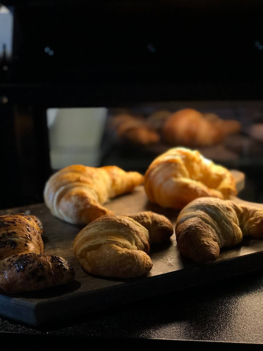 Genuino Italian Cafe | restaurant | 14351 N Dale Mabry Hwy, Tampa, FL 33618, USA | 8134743333 OR +1 813-474-3333