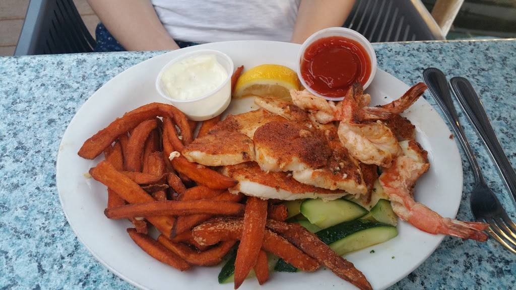 Snappers Oceanfront Restaurant & Bar | restaurant | 139 Seaside Ave, Key Largo, FL 33037, USA | 3058525956 OR +1 305-852-5956