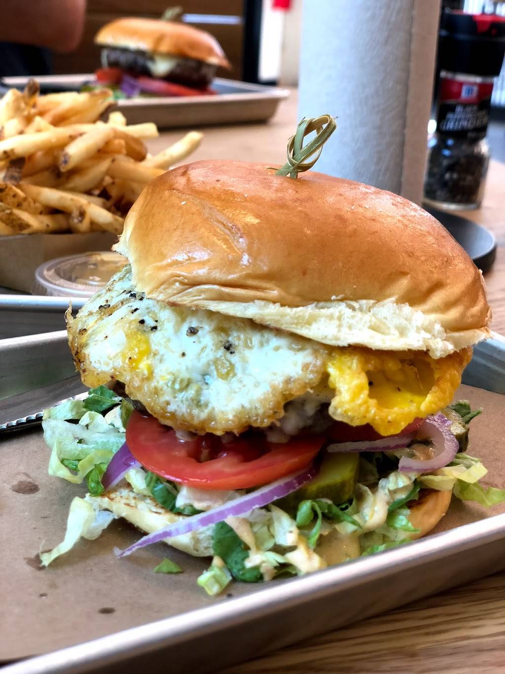 Big Buns Damn Good Burger Co | restaurant | 4251 Campbell Ave, Arlington, VA 22206, USA | 7039332867 OR +1 703-933-2867