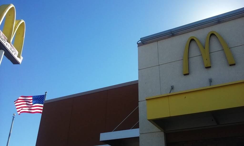 McDonalds | cafe | 4012 S Lincoln Ave, York, NE 68467, USA | 4023622363 OR +1 402-362-2363