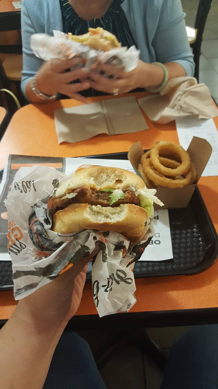 Harveys | restaurant | 2986 Boulevard Saint-Charles, Kirkland, QC H9H 3B7, Canada | 5146978729 OR +1 514-697-8729