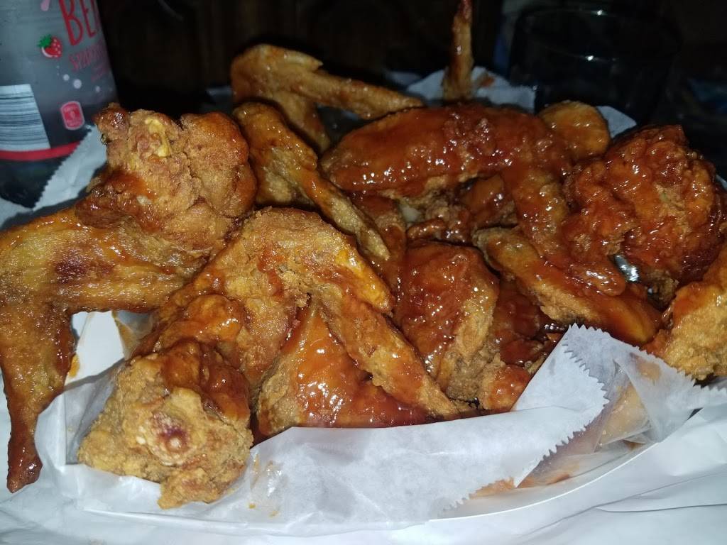 Shultz Wings & Hoage | restaurant | 107 E 111th St, Chicago, IL 60628, USA | 7737858817 OR +1 773-785-8817