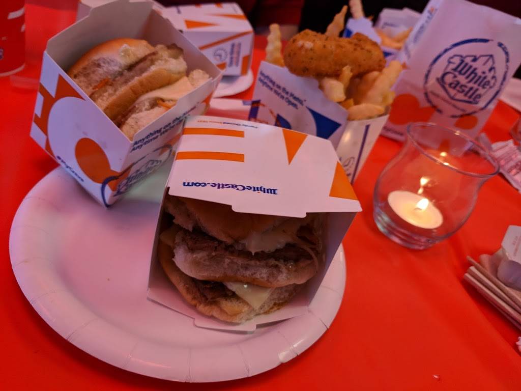 White Castle | restaurant | 5940 N Ridge Ave, Chicago, IL 60660, USA | 7732719638 OR +1 773-271-9638