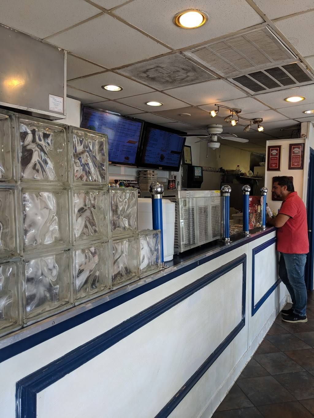 Crisp & Juicy | meal takeaway | 4540 Lee Hwy, Arlington, VA 22207, USA | 7032434222 OR +1 703-243-4222