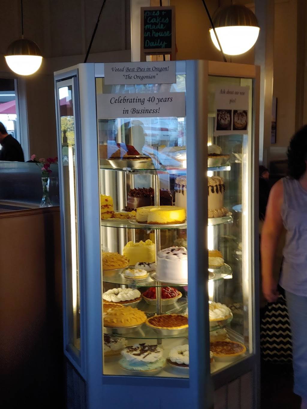 Bannings Restaurant & Pie House | bakery | 11477 SW Pacific Hwy, Tigard, OR 97223, USA | 5032442558 OR +1 503-244-2558