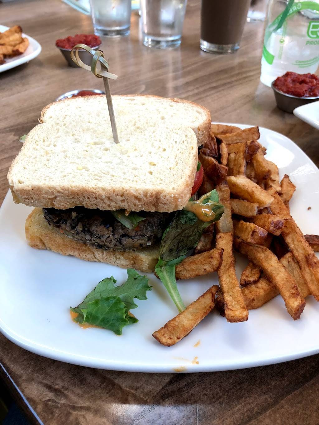 The Real Cafe | restaurant | 2851 W Edmond Rd, Edmond, OK 73012, USA | 4055135419 OR +1 405-513-5419