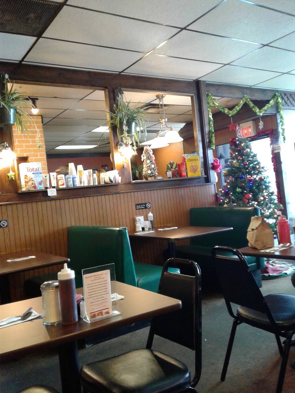 Chris Family Restaurant | restaurant | 84 Broadway Ave, Bedford, OH 44146, USA | 4407861007 OR +1 440-786-1007