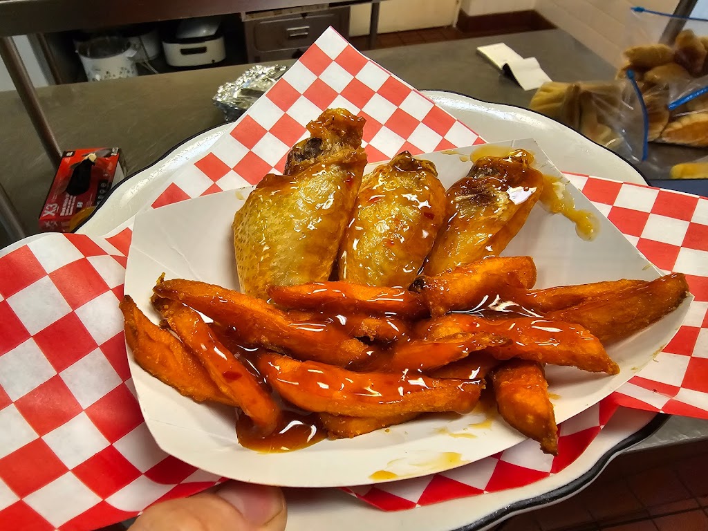 Yayahs | restaurant | 120 N Main St, Flora, IL 62839, USA | 6184035313 OR +1 618-403-5313