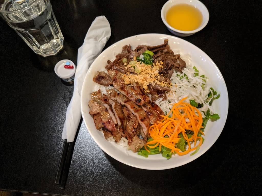 Pho Thu Do | restaurant | 3987 Riverside Dr, Ottawa, ON K1V 1C1, Canada | 6137365678 OR +1 613-736-5678