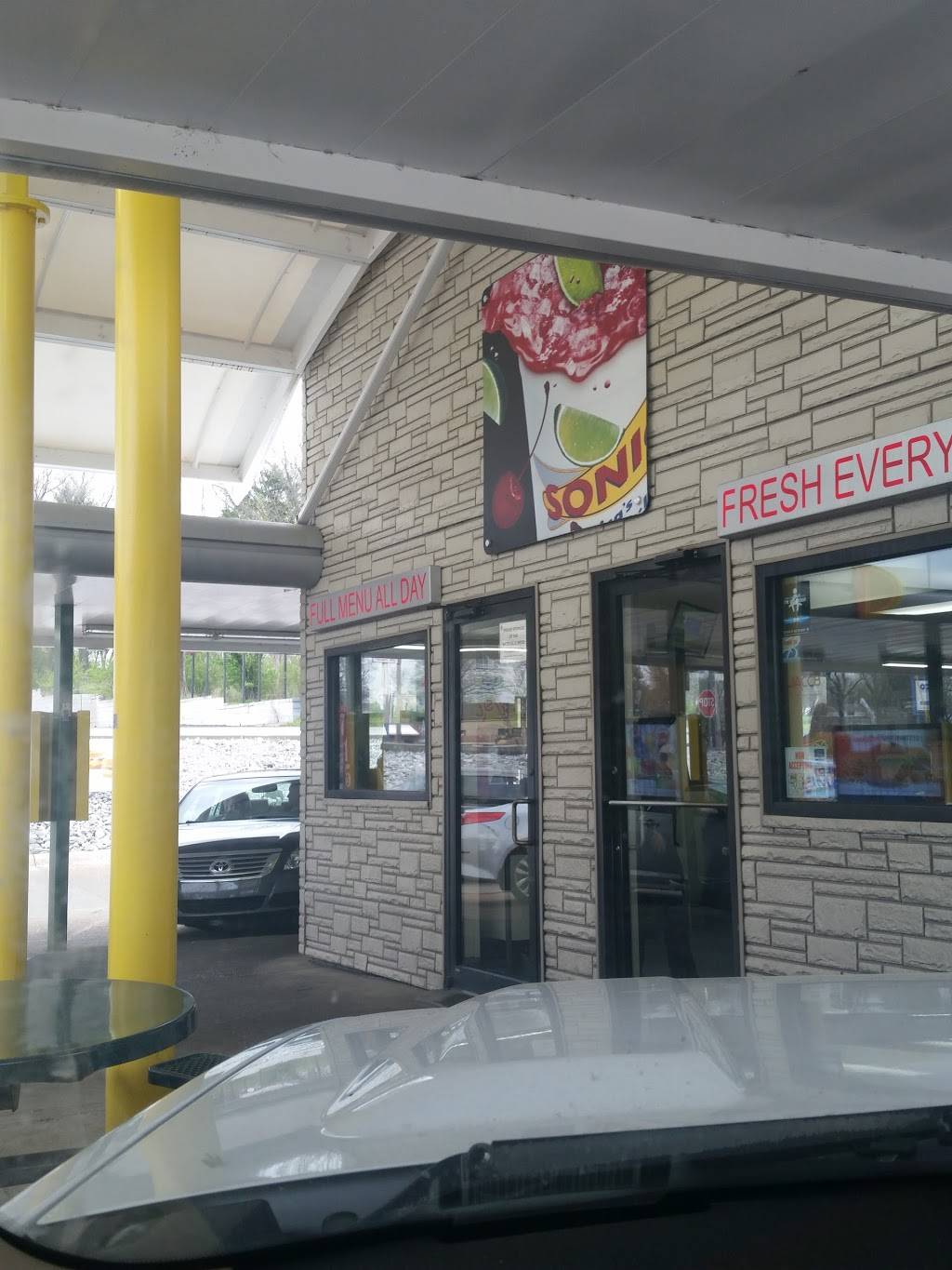 Sonic Drive-In | restaurant | 715 S St Louis St, Batesville, AR 72503, USA | 8706981500 OR +1 870-698-1500