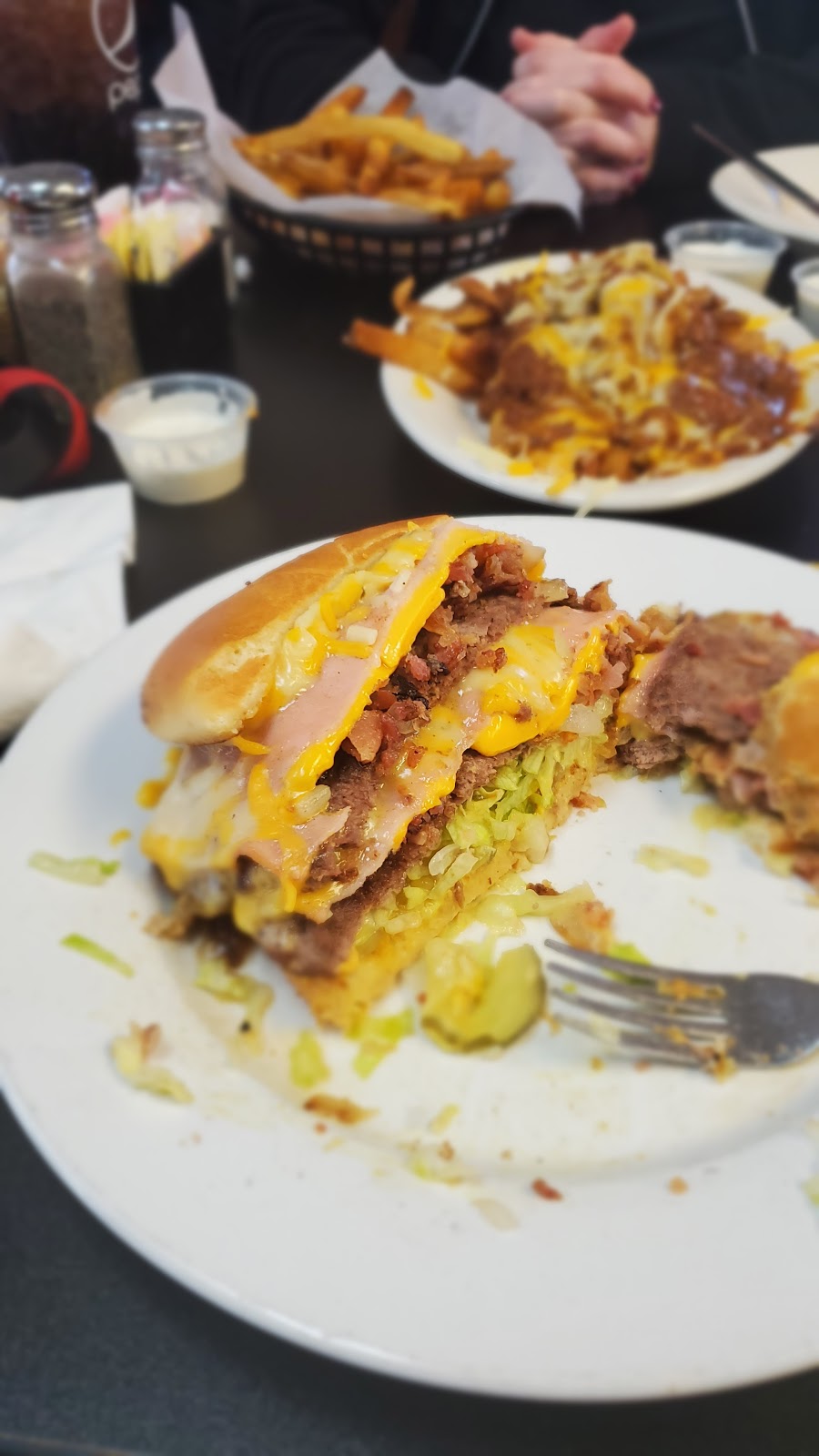 Rons Hamburgers and Chili - Stillwater | restaurant | 811 E 6th Ave, Stillwater, OK 74074, USA | 4053777775 OR +1 405-377-7775
