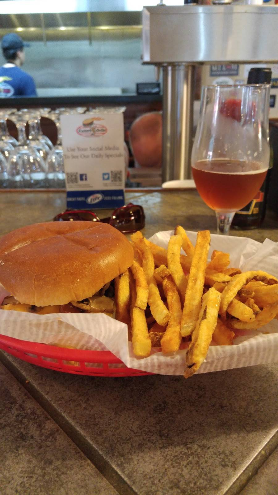 Fosters Grille | restaurant | 5007- E, Westone, Chantilly, VA 20151, USA | 7033783797 OR +1 703-378-3797