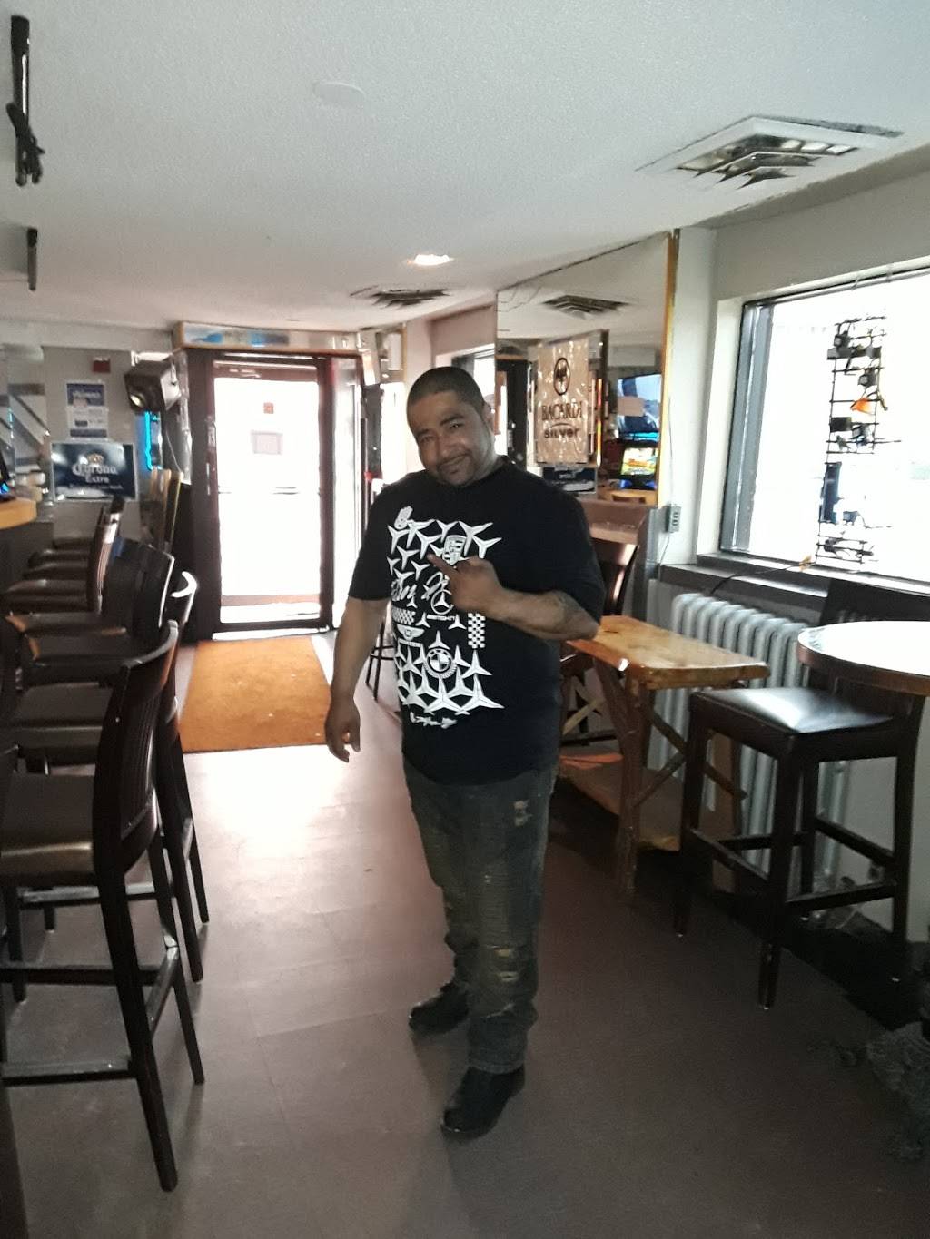 El Batey Bar & Restaurant | restaurant | 430 W Dauphin St, Philadelphia, PA 19133, USA | 2152797935 OR +1 215-279-7935