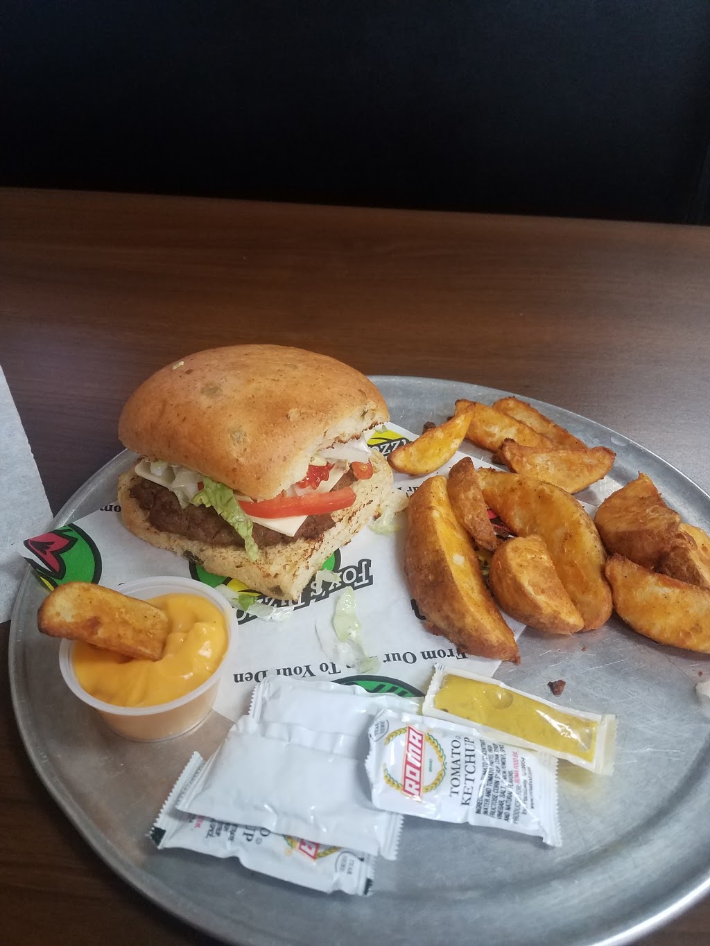 Foxs Pizza Den | restaurant | 11 Crothers Dr, Tallulah, LA 71282, USA | 3185746393 OR +1 318-574-6393