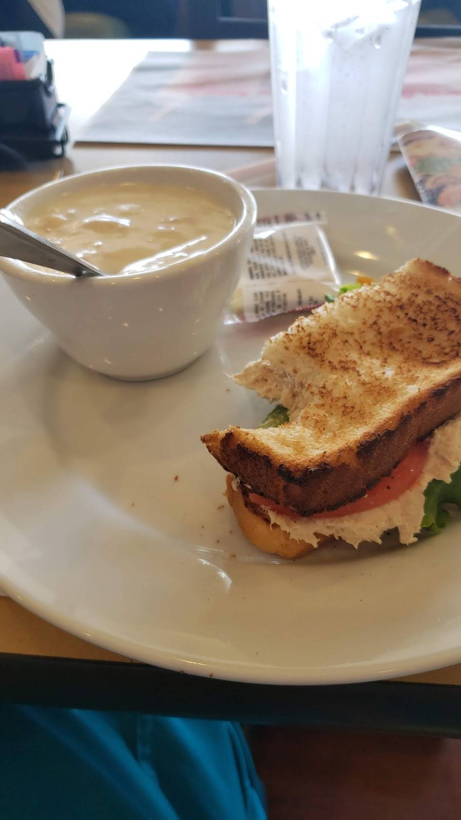 Newport Creamery | restaurant | 1256 Warwick Ave, Warwick, RI 02888, USA | 4014638317 OR +1 401-463-8317