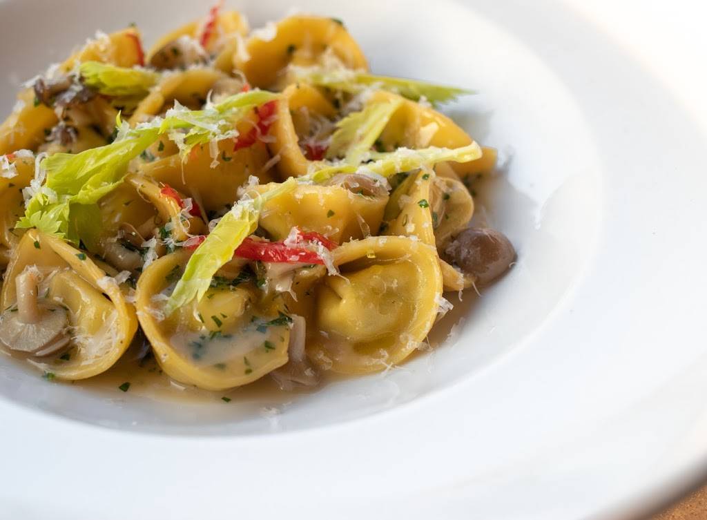 McCrays Tavern East Cobb | restaurant | 4880 Lower Roswell Rd Suite 850, Marietta, GA 30068, USA | 4048003553 OR +1 404-800-3553