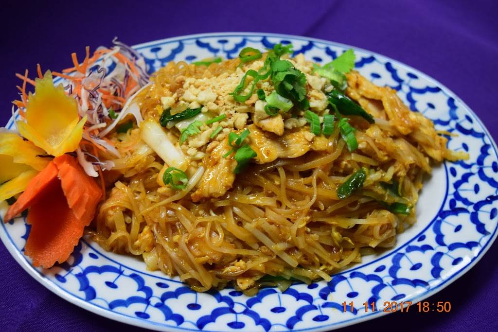 Thai Lanna Cuisine | restaurant | 2401 Bank St, Ottawa, ON K1V 8R9, Canada | 6132499524 OR +1 613-249-9524