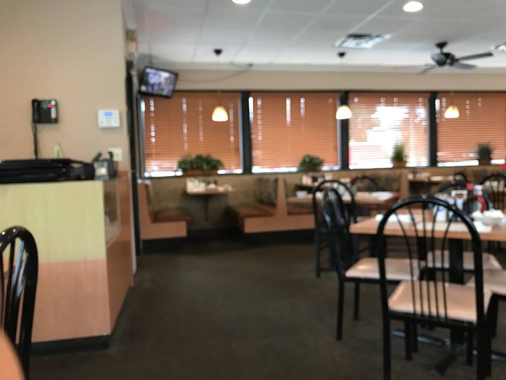 Nicks Country Oven | restaurant | 511 W 14 Mile Rd, Clawson, MI 48017, USA | 2488507289 OR +1 248-850-7289