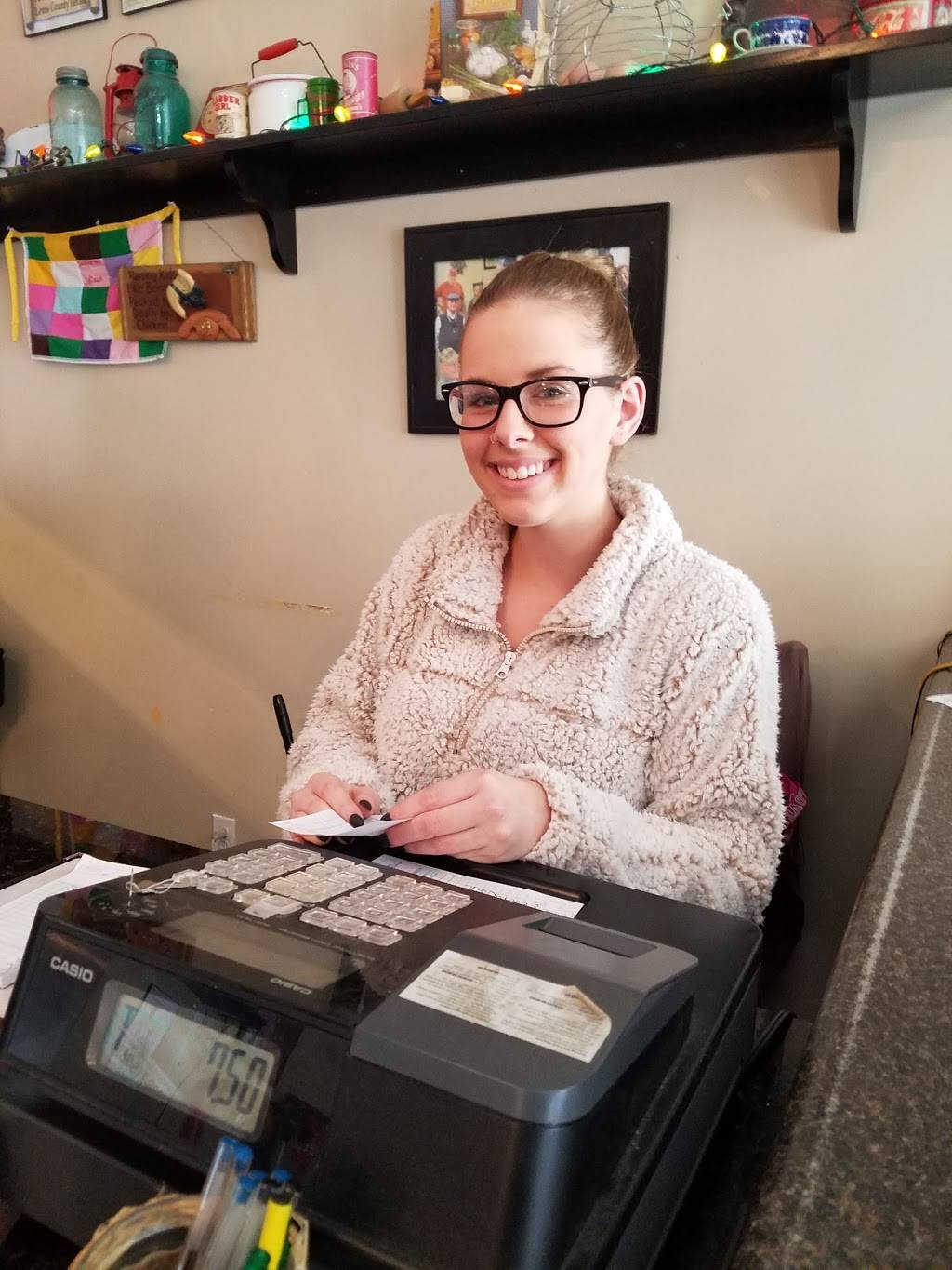 Southern Skillet | restaurant | 101 N Park St, Hohenwald, TN 38462, USA | 9312953280 OR +1 931-295-3280