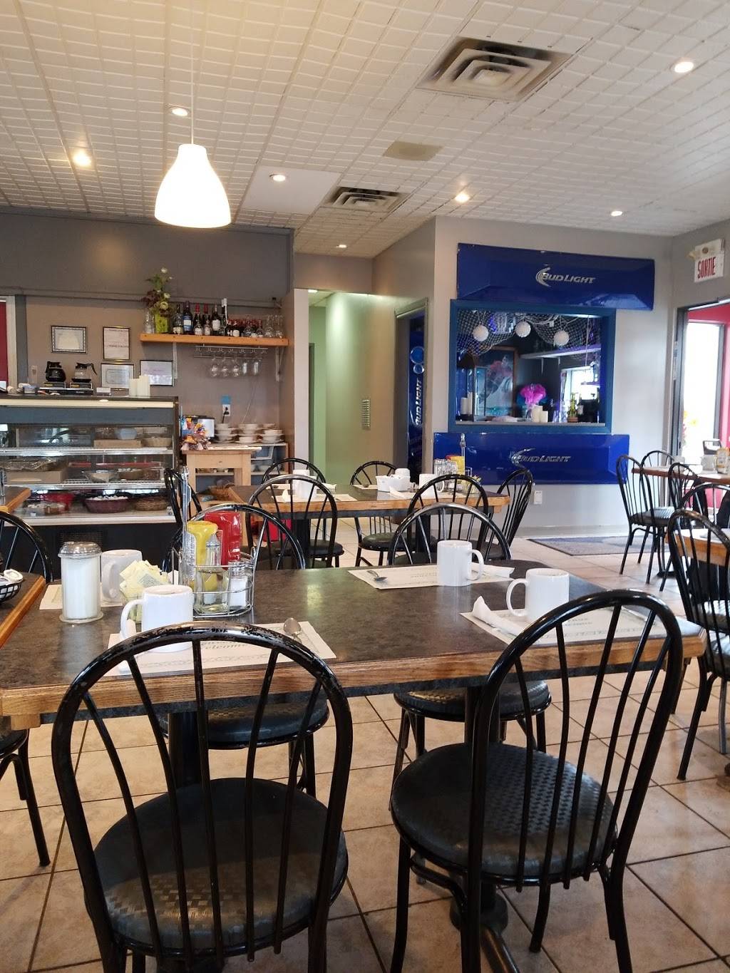 Maxime | restaurant | 169 Rue Galipeau, Thurso, QC J0X 3B0, Canada | 8199853334 OR +1 819-985-3334